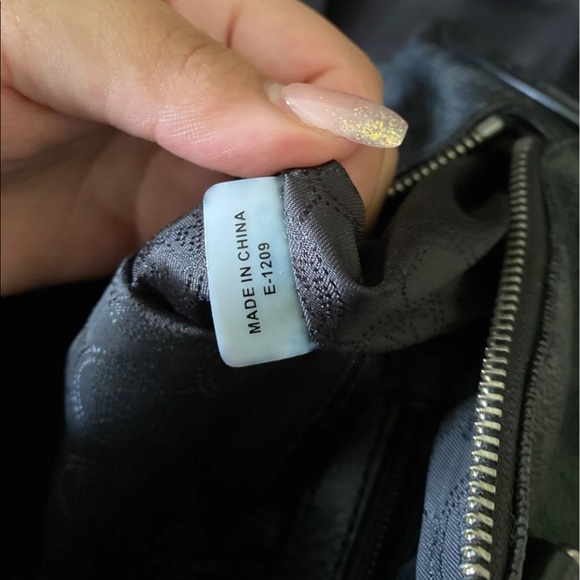 Authentic Michael Kors Leather E1209 - Picture 8 of 12